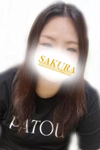 きぃ