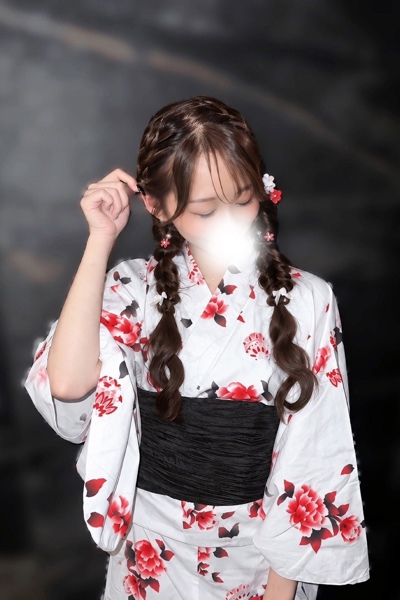 初美しゅり